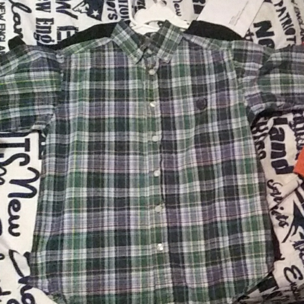 Boys Chaps Short sleeve button down shirt.